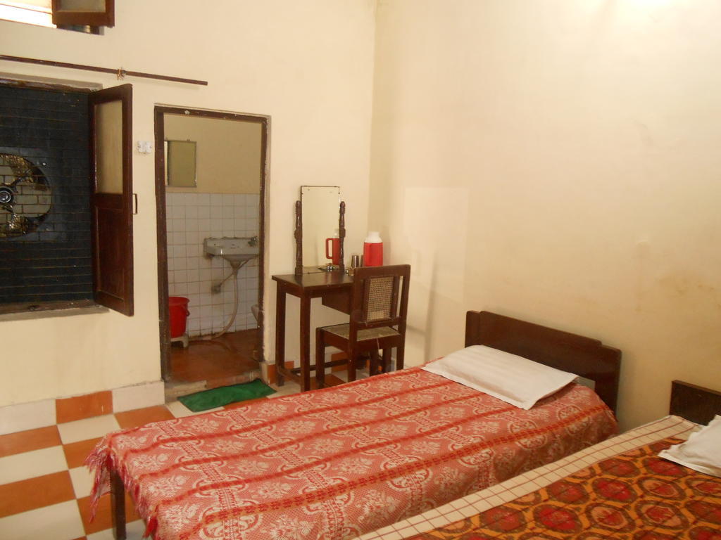 Gaurav Guest House Mathura Zewnętrze zdjęcie